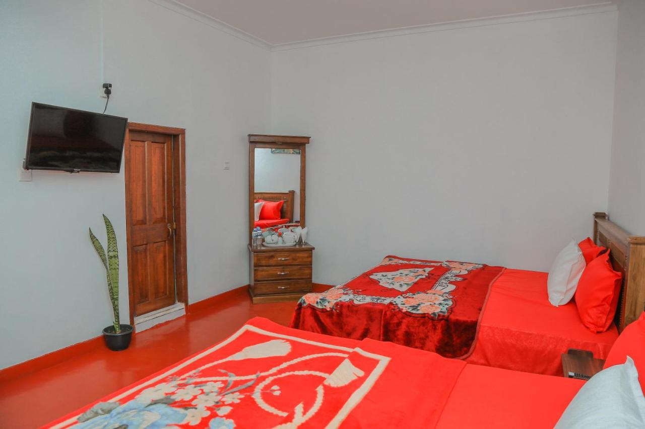 Royal Guest Hotel Inn Нувара-Елія Екстер'єр фото